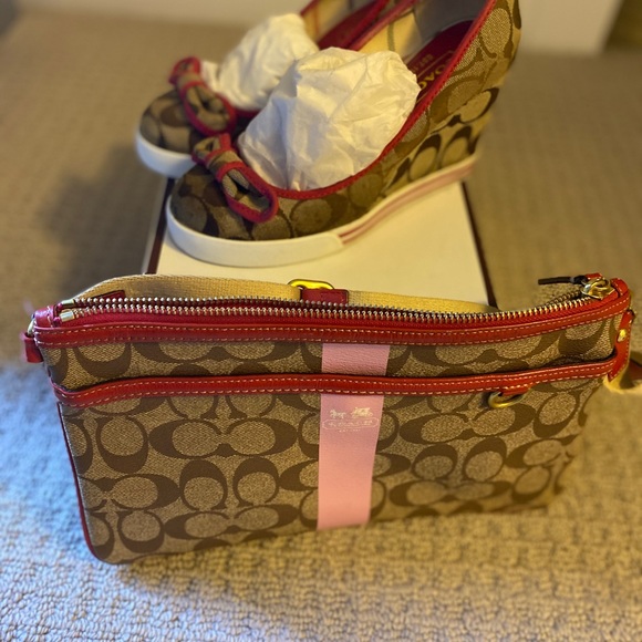 Shoes and a bag - Picture 3 of 4